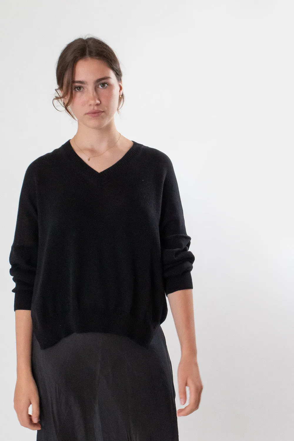 Anna Pima Cotton V Neck Pullover in Black