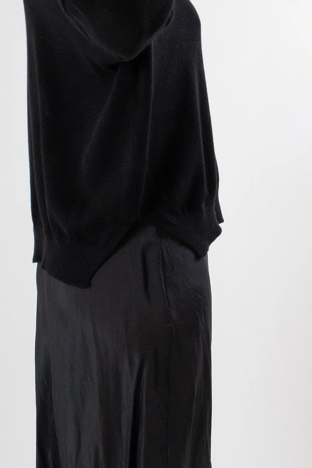 Anna Pima Cotton V Neck Pullover in Black