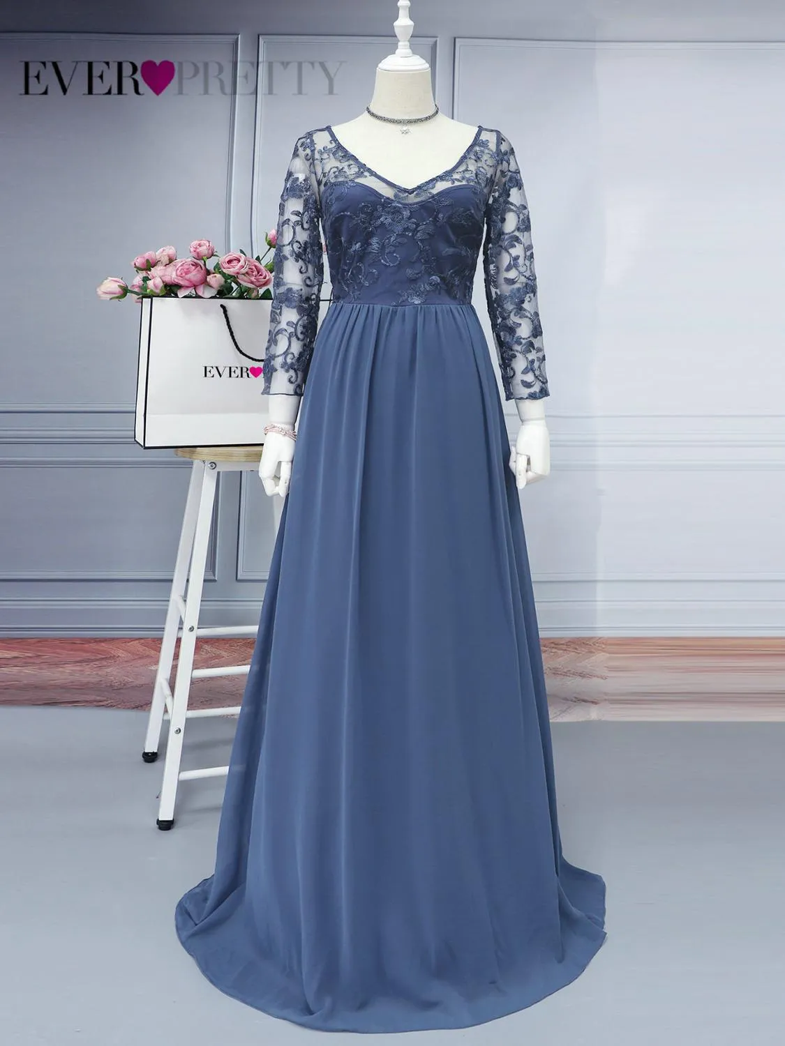 Elegant A-line Lace Appliques Mother Of The Bride Dress