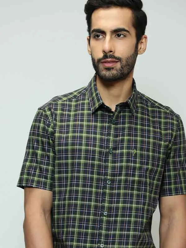 Men Checked Half Sleeve Cotton Shirt