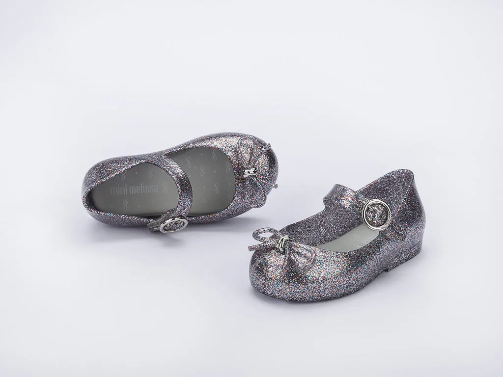 Certainly! Heres an optimized title for your product:

Adorable Baby Girls Silver Glitter Sandals with Bow Applique - Mini Melissa Sweet Love